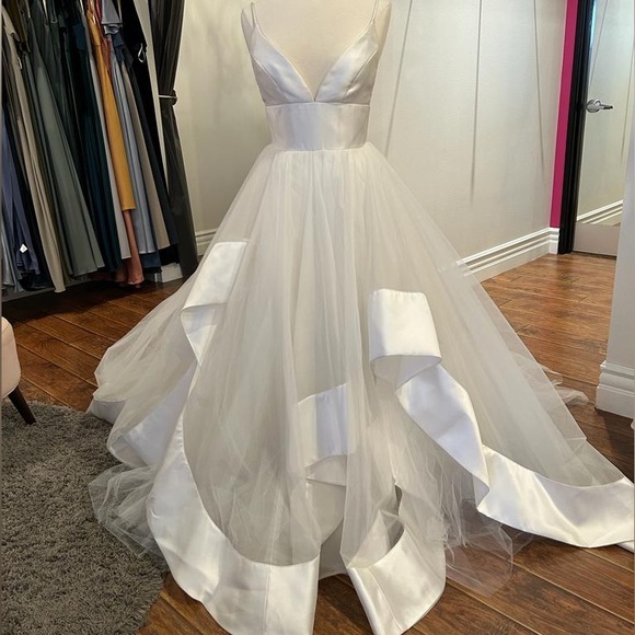 HAYLEY PAIGE WEDDING DRESS - Picture 1 of 4